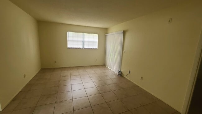Building Photo - 454 Fairways Cir