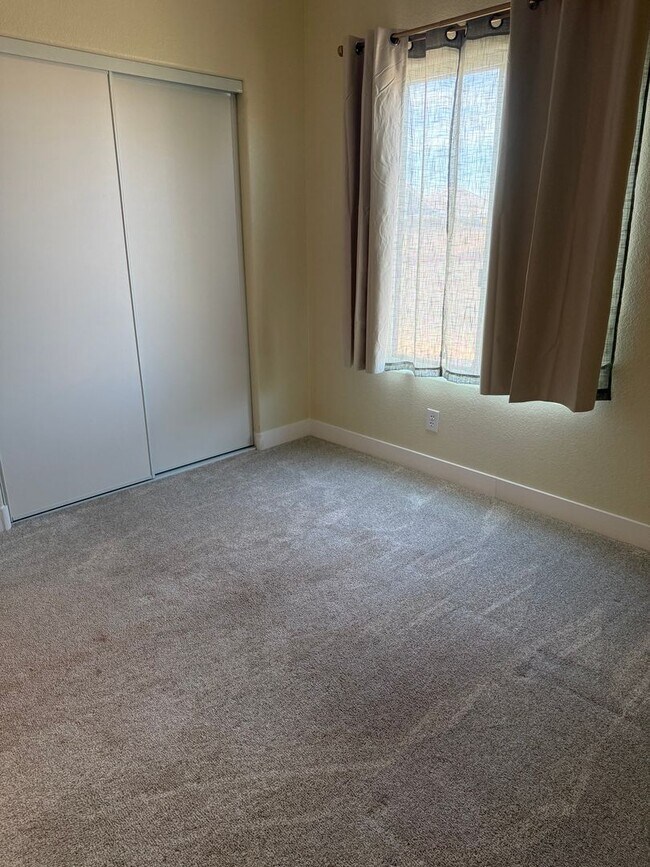 Building Photo - 216 Red Cloud Terrace