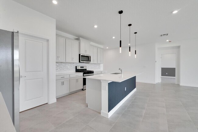 Building Photo - CADENCE PHASE III
