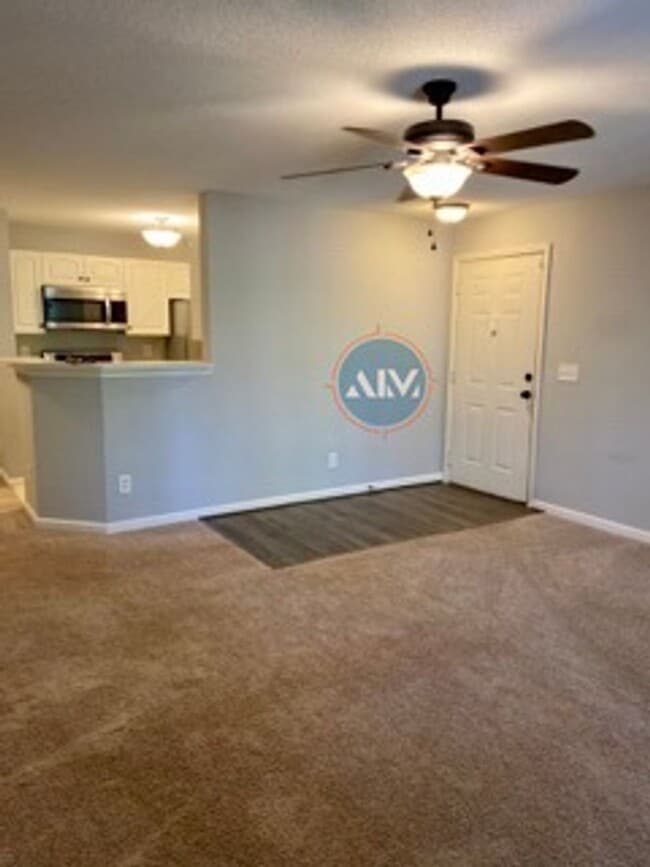 Building Photo - Second-Floor 1BR at The Estate at Westbury