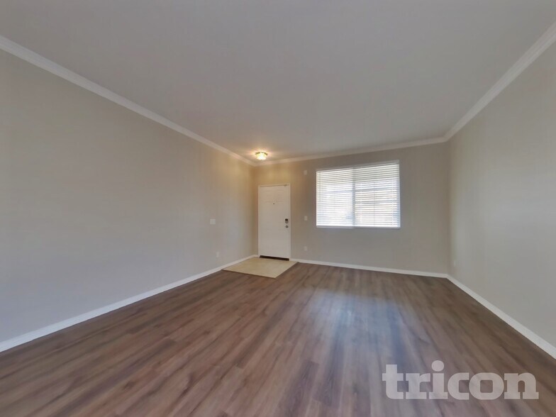 Building Photo - 1734 W Ave H 1