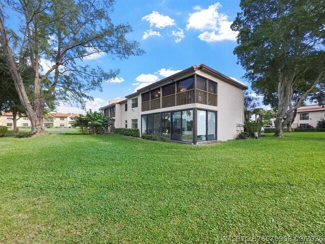 Building Photo - 9286 Vista Del Lago