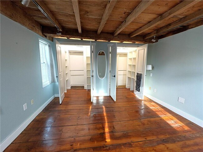 Building Photo - 24 Houston Ave