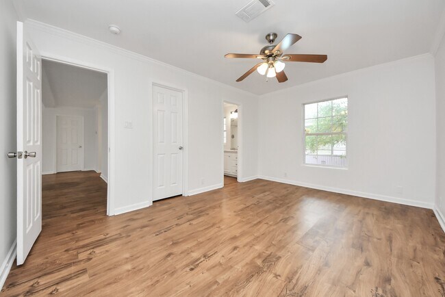 Building Photo - 6526 Carver Rd