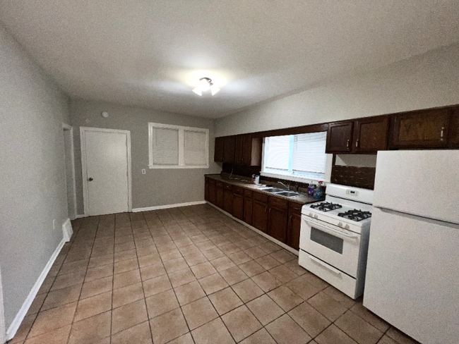 Building Photo - 11615 S Harvard Ave