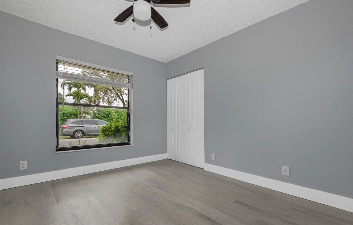 Building Photo - 161 Meadows Dr