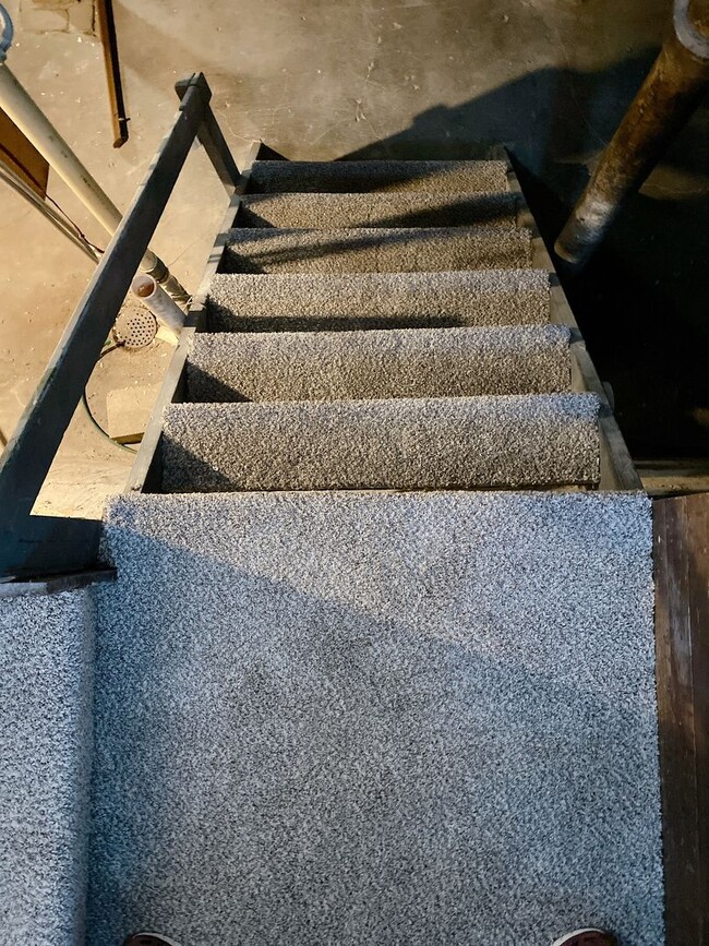 Building Photo - 2436 Laurel Ave N