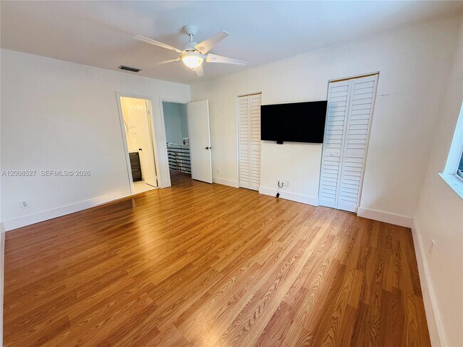 Building Photo - 117 NW 106th Ave