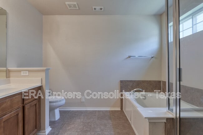 Building Photo - 130 Carmel Dr