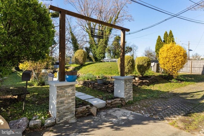 Building Photo - 6 Dale Ave