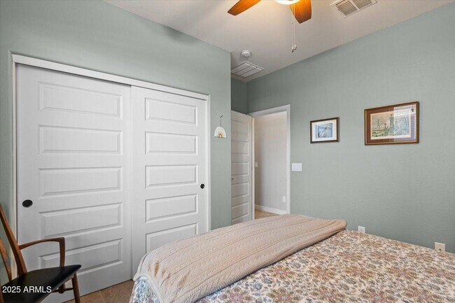 Building Photo - 2674 E Cherry Hill Dr