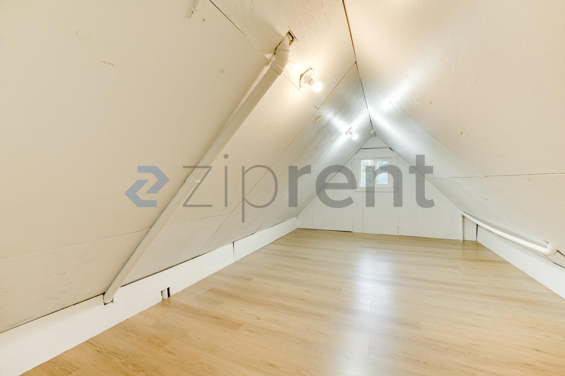 Building Photo - Unit n/a