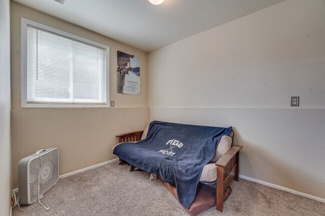 Building Photo - 3 bed, 2 bath Tri-Level in Brown Farm Subdivision