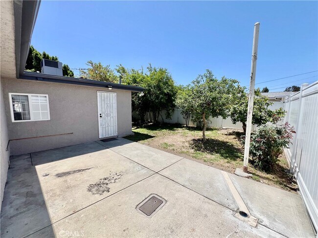 Building Photo - 12987 Correnti St