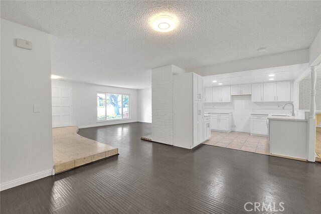 Building Photo - 518 N Platina Dr