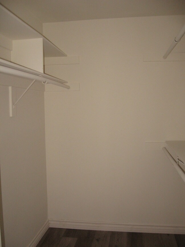 Building Photo - 9900 Jordan Ave