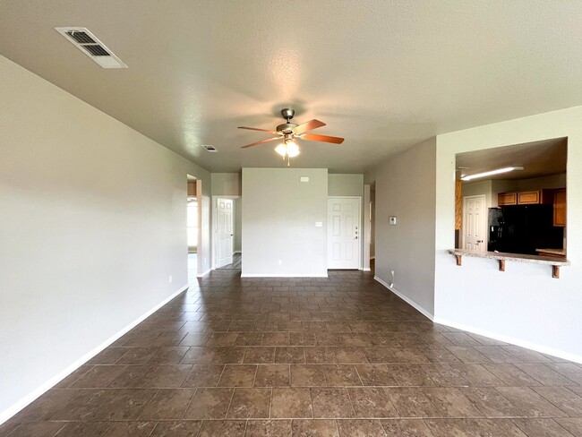 Building Photo - Available NOW!!!! This Beautiful 1 story, 4 Bedroom, 2 bath home in Killeen has a lot to offer!  ...