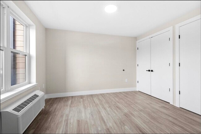 Building Photo - 212 70th St