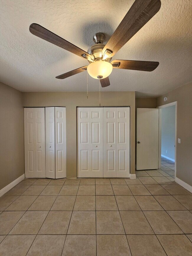 Building Photo - 4768 Orleans Ct