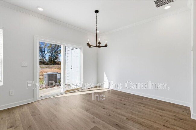 Building Photo - 238 Tiger Lily Dr