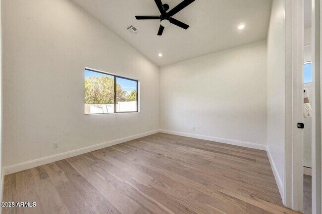 Building Photo - 6050 E Hollyhock St