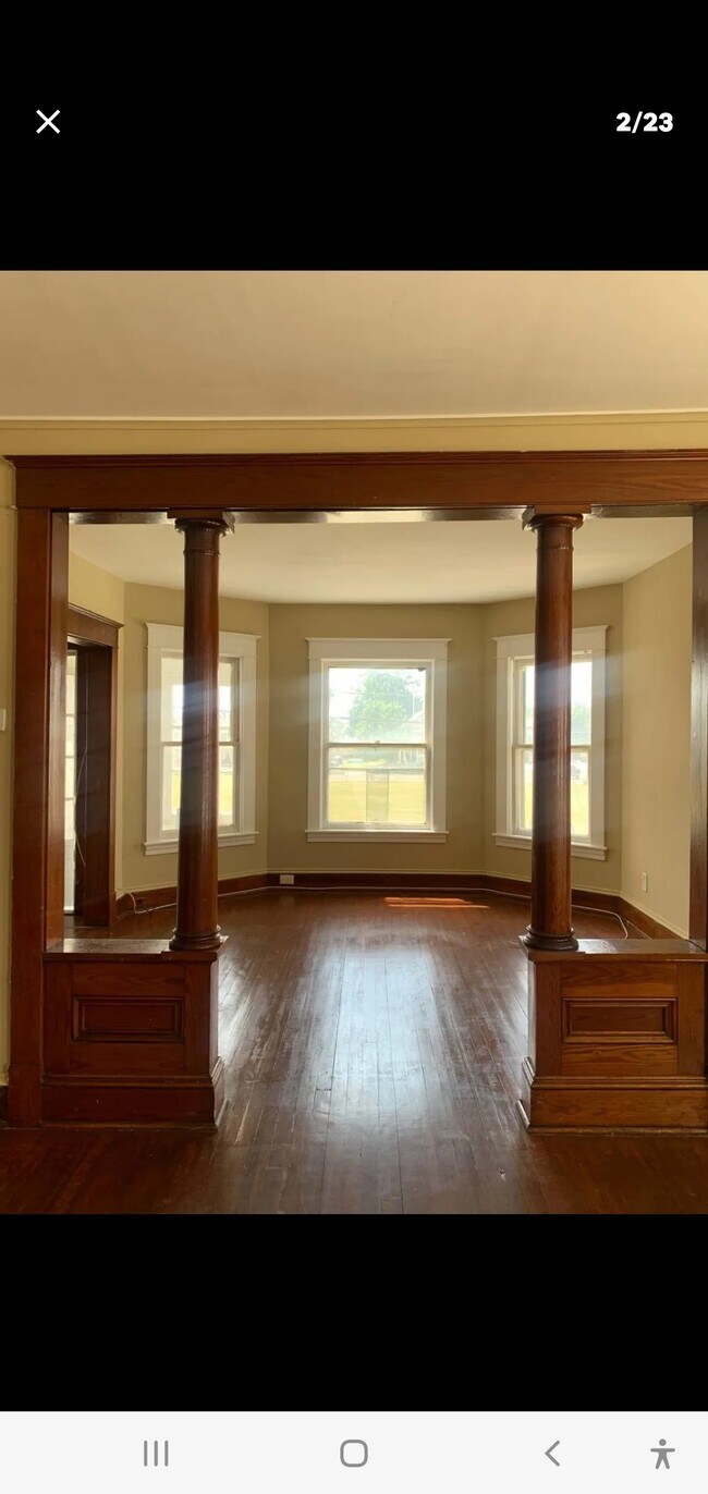 Building Photo - 857 Oakwood Ave