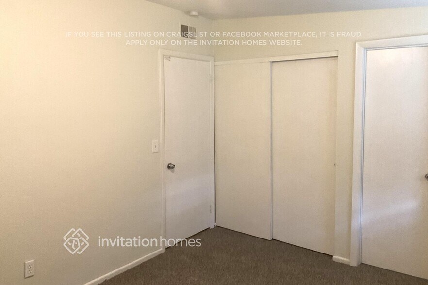 Building Photo - 1110 E Camellia Dr