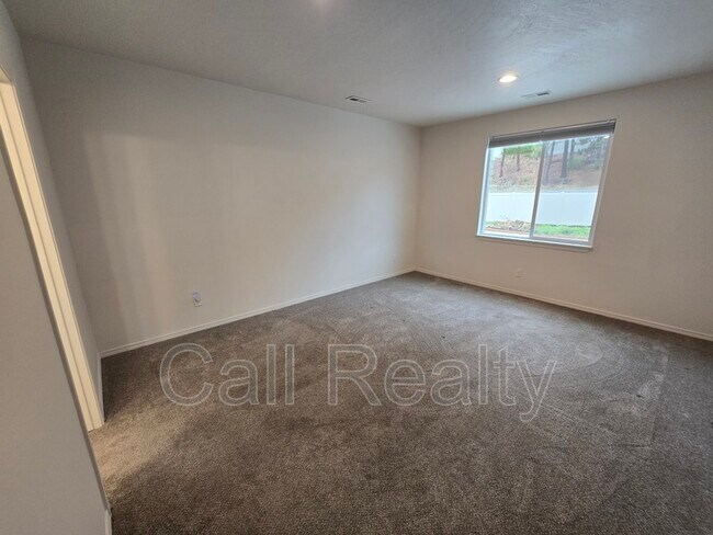 Building Photo - 5609 N Calvin Rd