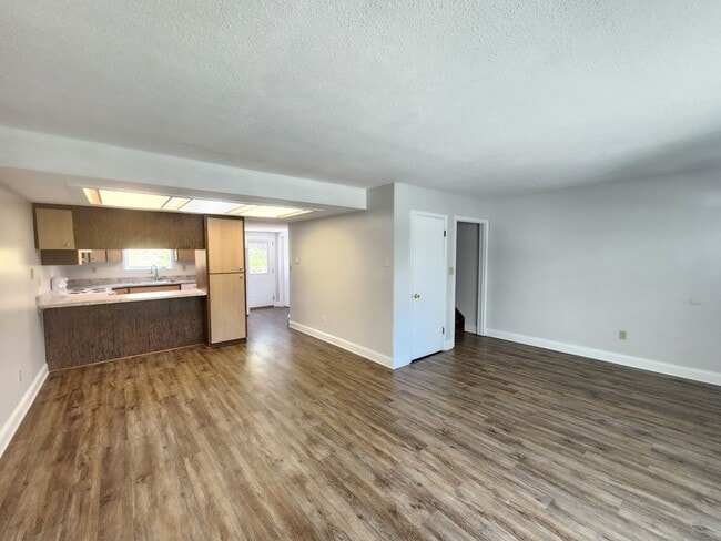 Building Photo - West Asheville Apartment!