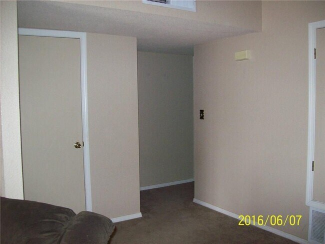 Building Photo - 11793 Corona Crest Ave