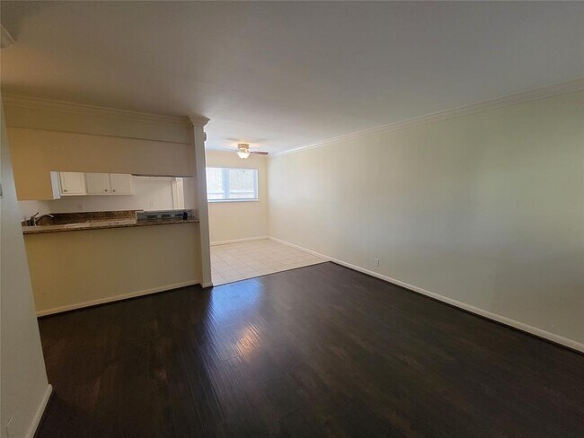 Building Photo - 1530 Heights Blvd