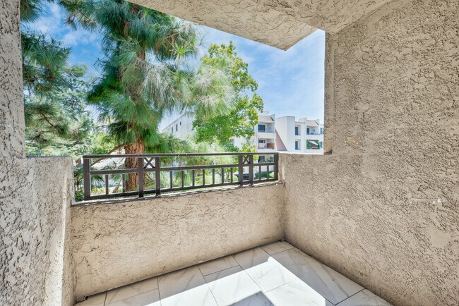 Building Photo - 11640 Woodbridge St