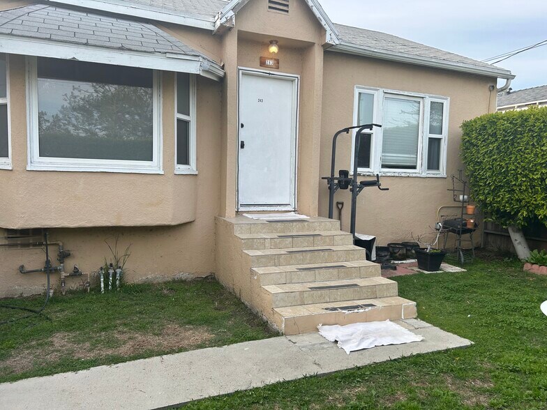 Building Photo - 243 W Elm Ave