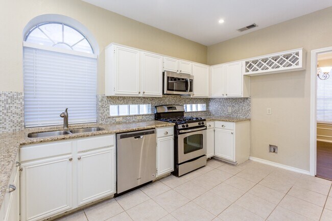 Building Photo - 6926 Shady Ln