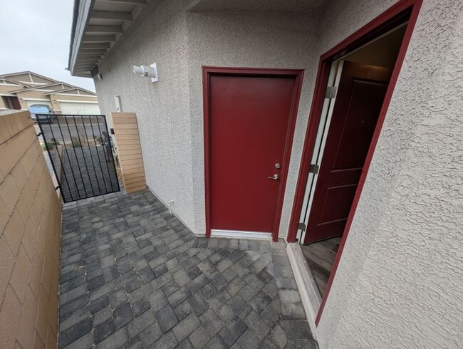 Building Photo - 1039 Forest Falcon Dr