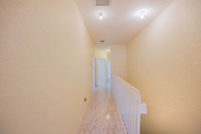 Building Photo - 5441 Via Delray Blvd