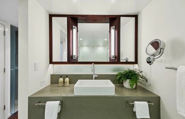 Building Photo - One-of-a-Kind Sophisticated Top-Floor Cond...