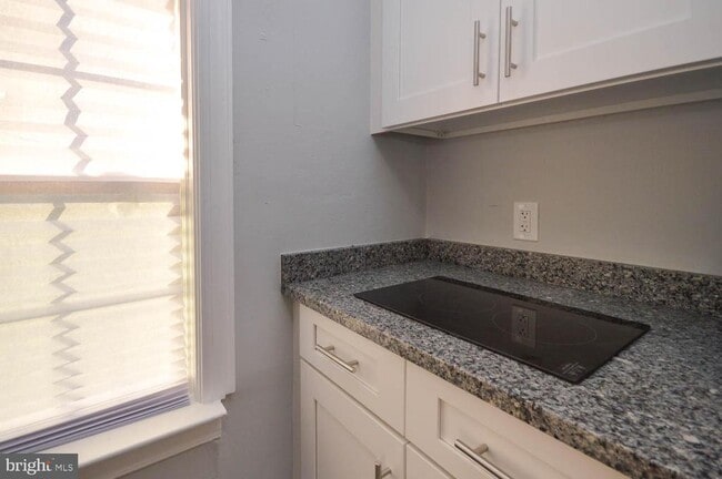 Building Photo - 46670 Midway Dr