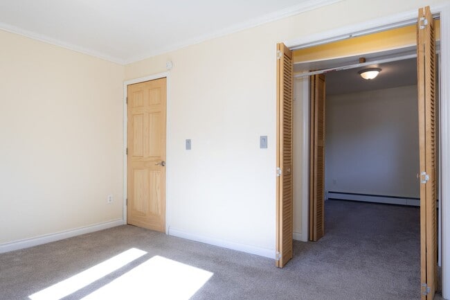 Building Photo - 2 Bedroom/ 1 Bath House