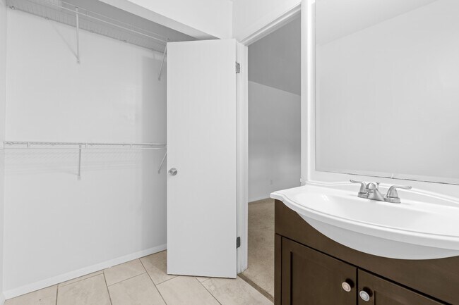 Building Photo - 1208 Manassas Ct