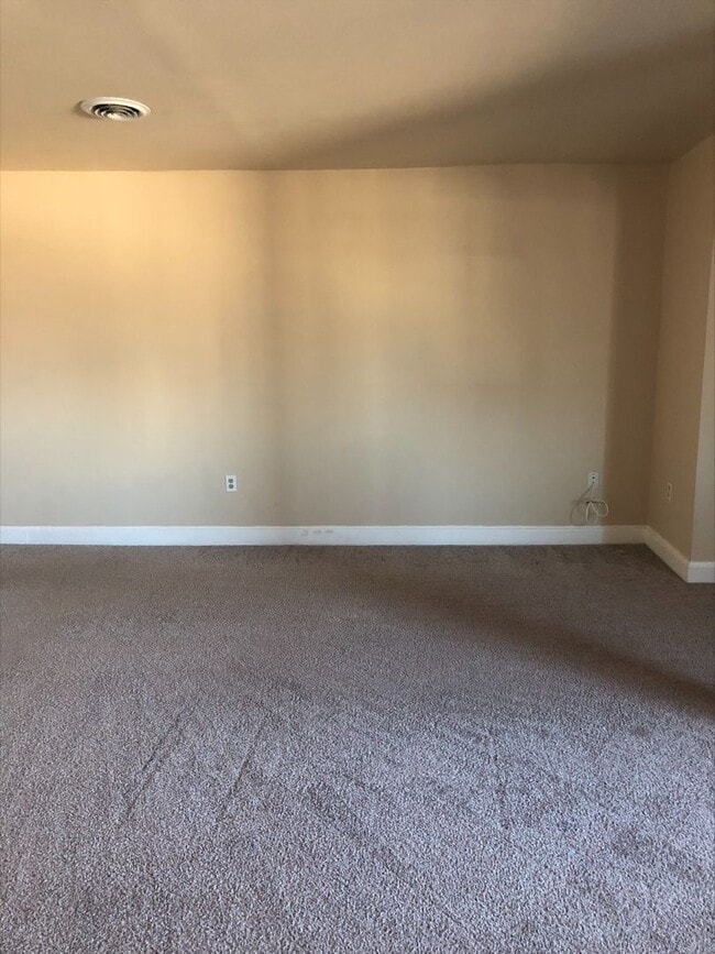 Building Photo - 811-4 N VAN BUREN St. Apt 4