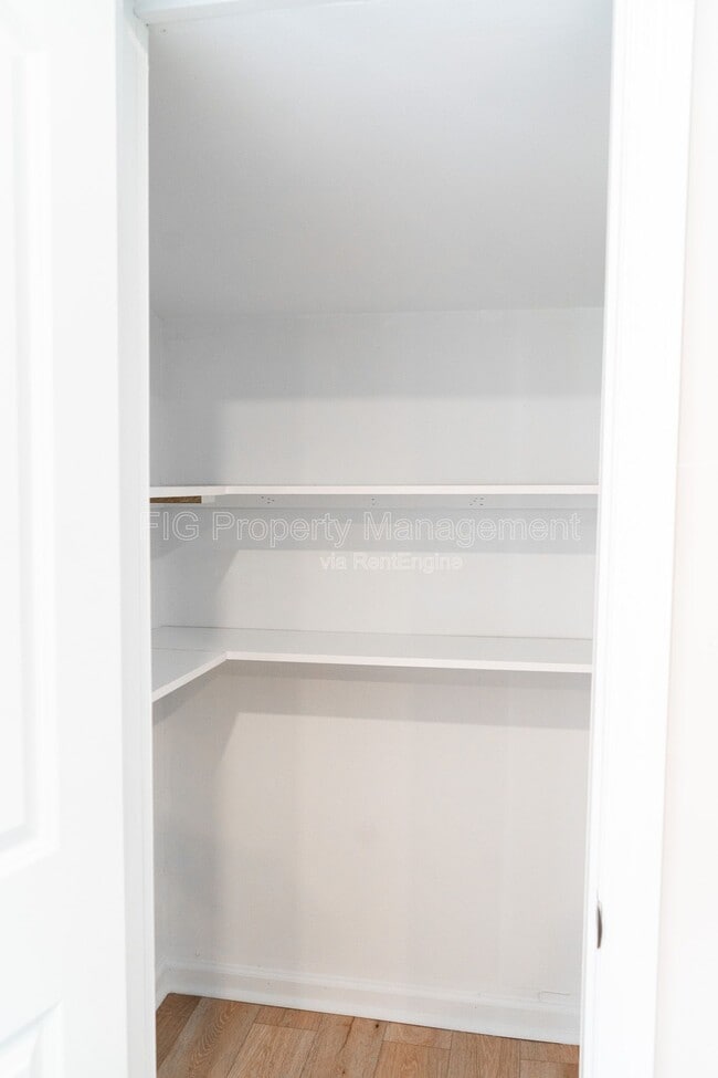 Building Photo - 614 Hillview Rd