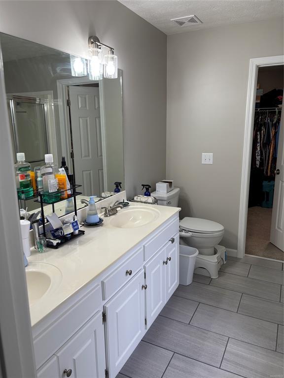 Building Photo - 1136 Hallwood Ln