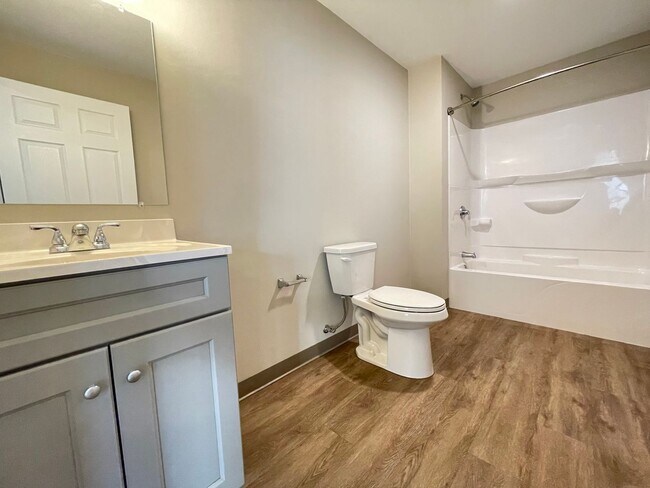 Building Photo - 463 Beech St