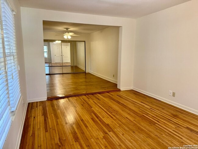 Building Photo - 207 E Terra Alta Dr