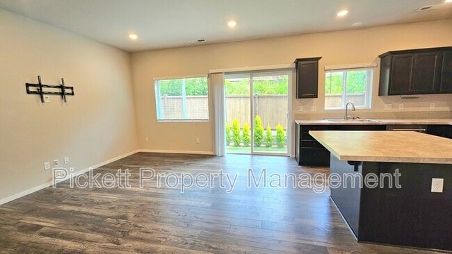 Building Photo - 6524 Yorktown Pl NE