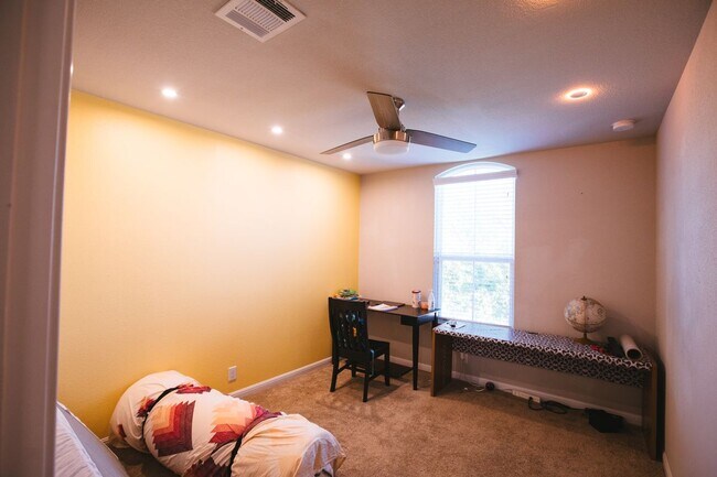 Building Photo - 11700 Harpster Bend
