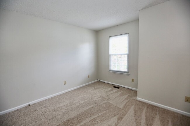 Building Photo - Updated & Ready 11-06-25! Charming Condo i...
