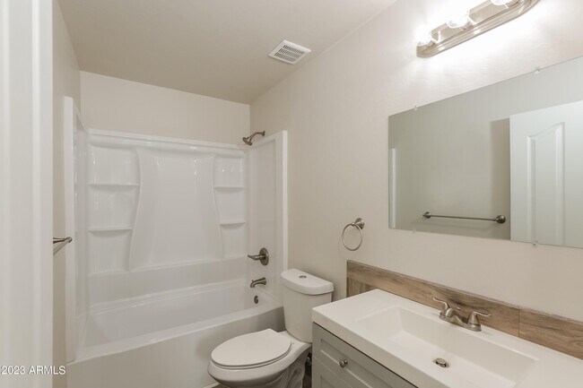 Building Photo - 7422 S 40th Ln