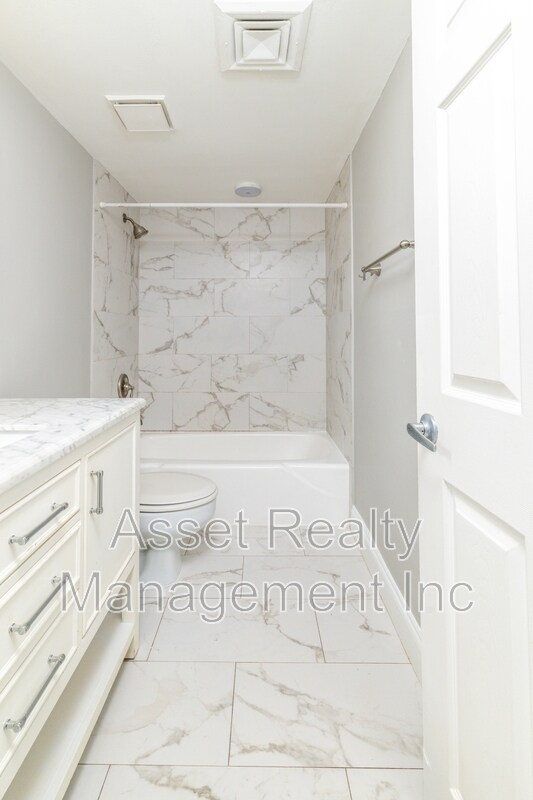 Building Photo - 431 Canberra Dr
